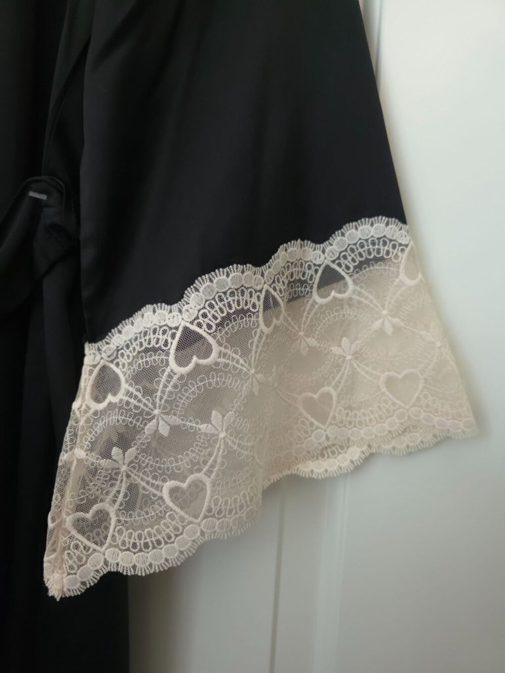 Flora Nikrooz Kit Matte Charmeuse Wrap Robe w/ Heart-Patterned Lace Trim Sleeves - Picture 5 of 7
